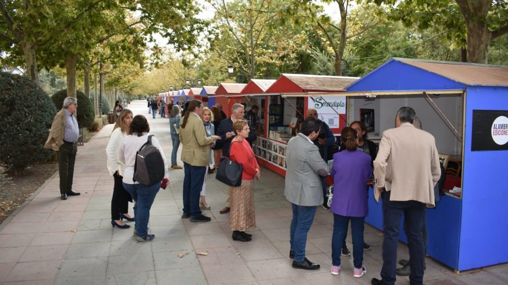 Alquiler de casetas de madera para feria del libro